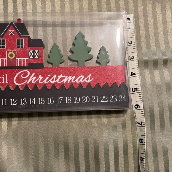 Set of 2 Festive Christmas Countdown Calendar with Red and Green Accents - Picture 4 of 9